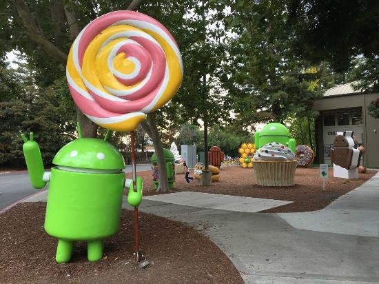 Google Android Lawn Statues